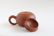 Load image into Gallery viewer, Xishi Chaozhou Pot by Master Lin 西施壶