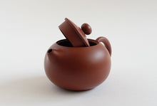 Load image into Gallery viewer, Da Hong Pao clay Xishi Chaozhou Pot by Master Lin 大红袍西施壶