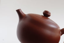 Load image into Gallery viewer, Jing Lan Chaozhou Pot by Master Lin 井栏壶