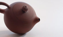 Load image into Gallery viewer, Xishi Chaozhou Pot by Master Lin 绞泥西施壶