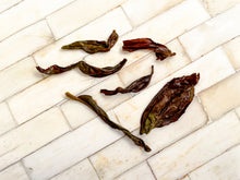 Load image into Gallery viewer, Phoenix Ao Fu Hou Oolong 凹富后烏龍