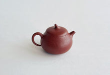 Load image into Gallery viewer, Eggplant series Chaozhou Pot by Master Lin 茄段壺