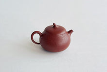 Load image into Gallery viewer, Eggplant series Chaozhou Pot by Master Lin 茄段壺
